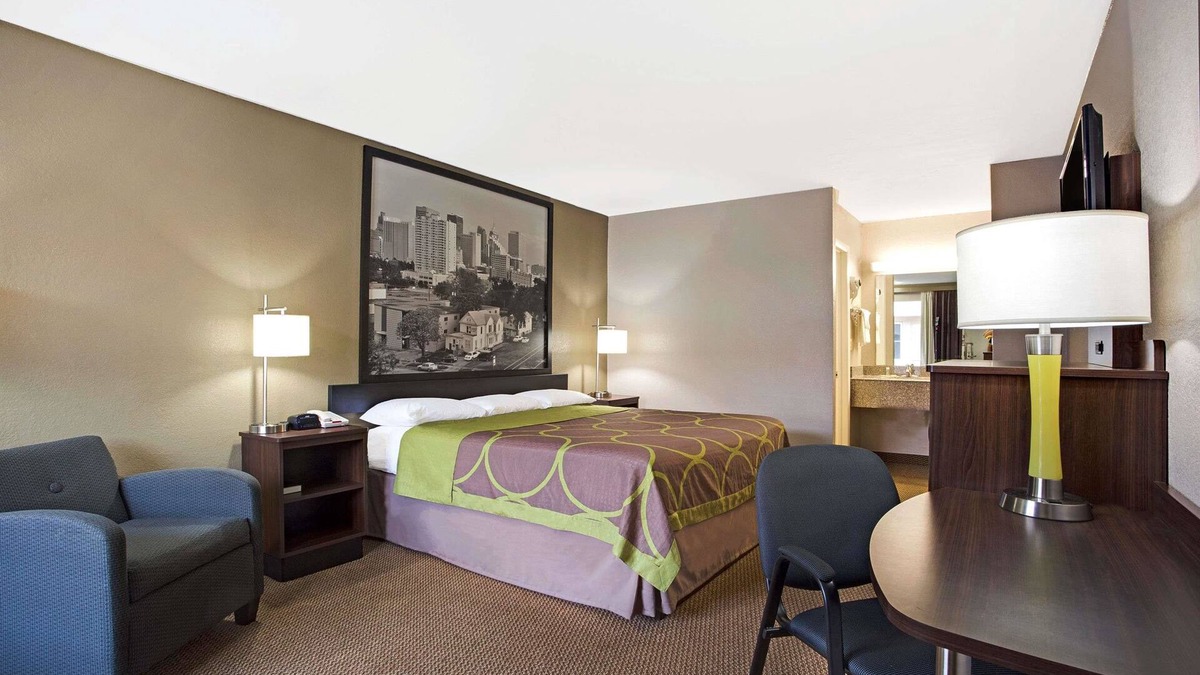 Oklahoma City Hotel | Super 8 by Wyndham Oklahoma/Frontier City