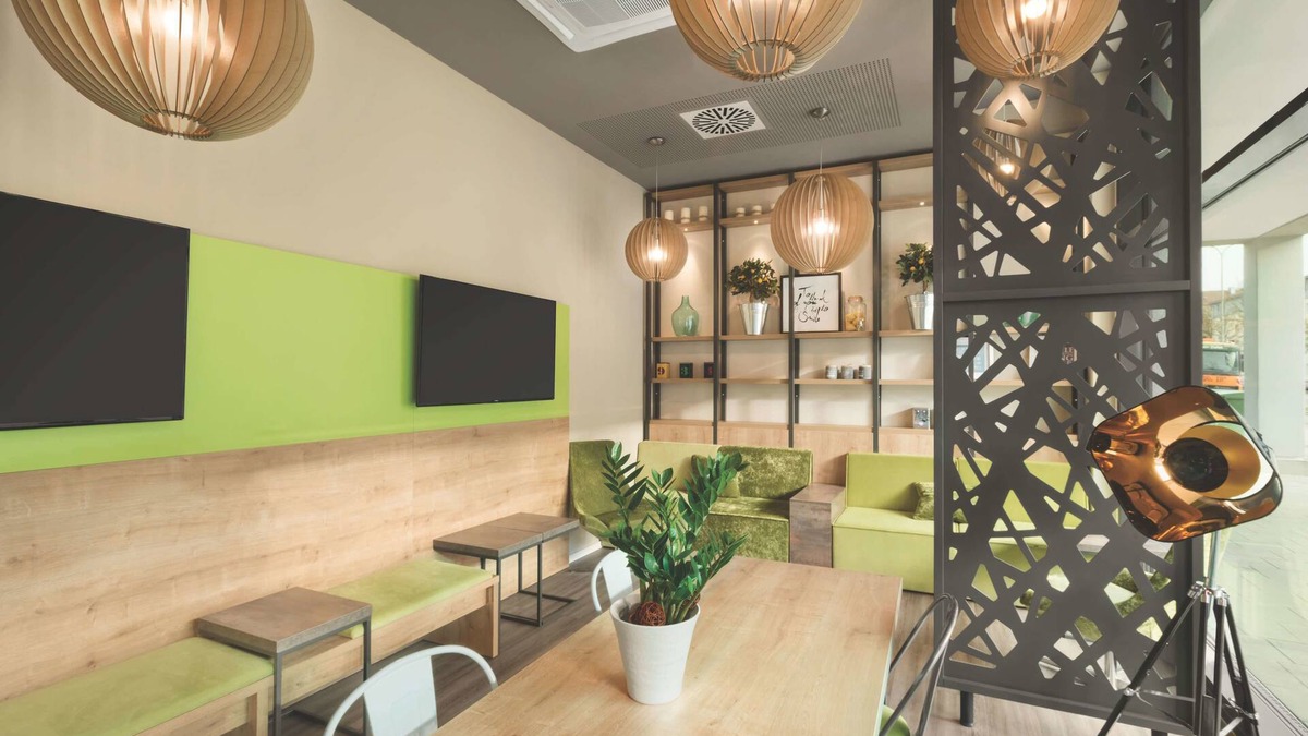 Oberhausen Hotel | Super 8 by Wyndham Oberhausen am Centro