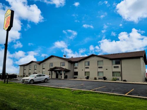 Perham Hotel | Super 8 by Wyndham Perham