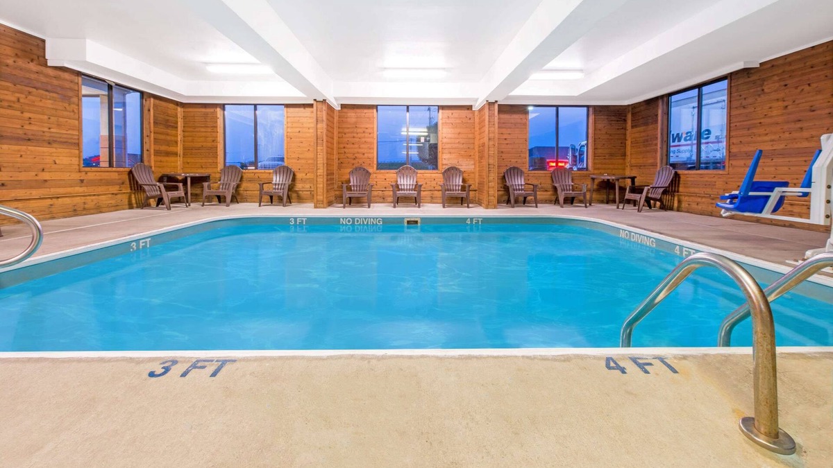 Shepherdsville Hotel | Super 8 by Wyndham Shepherdsville/Louisville South I65