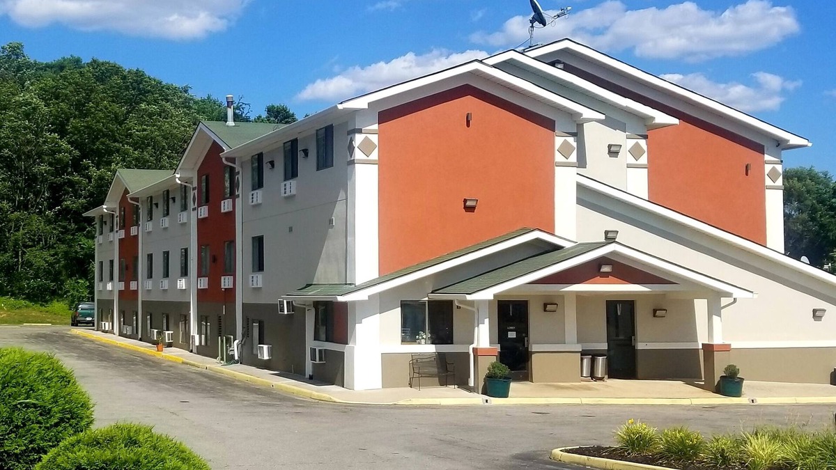 Salem Hotel | Super 8 by Wyndham Salem VA
