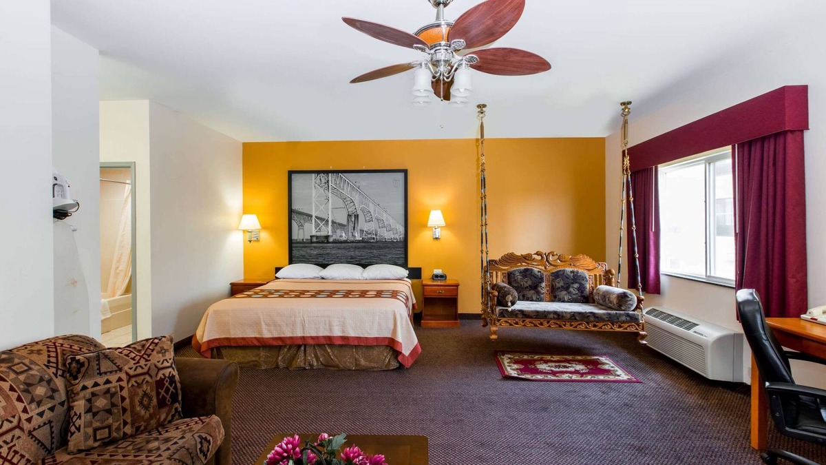 Salina Hotel | Super 8 by Wyndham Salina