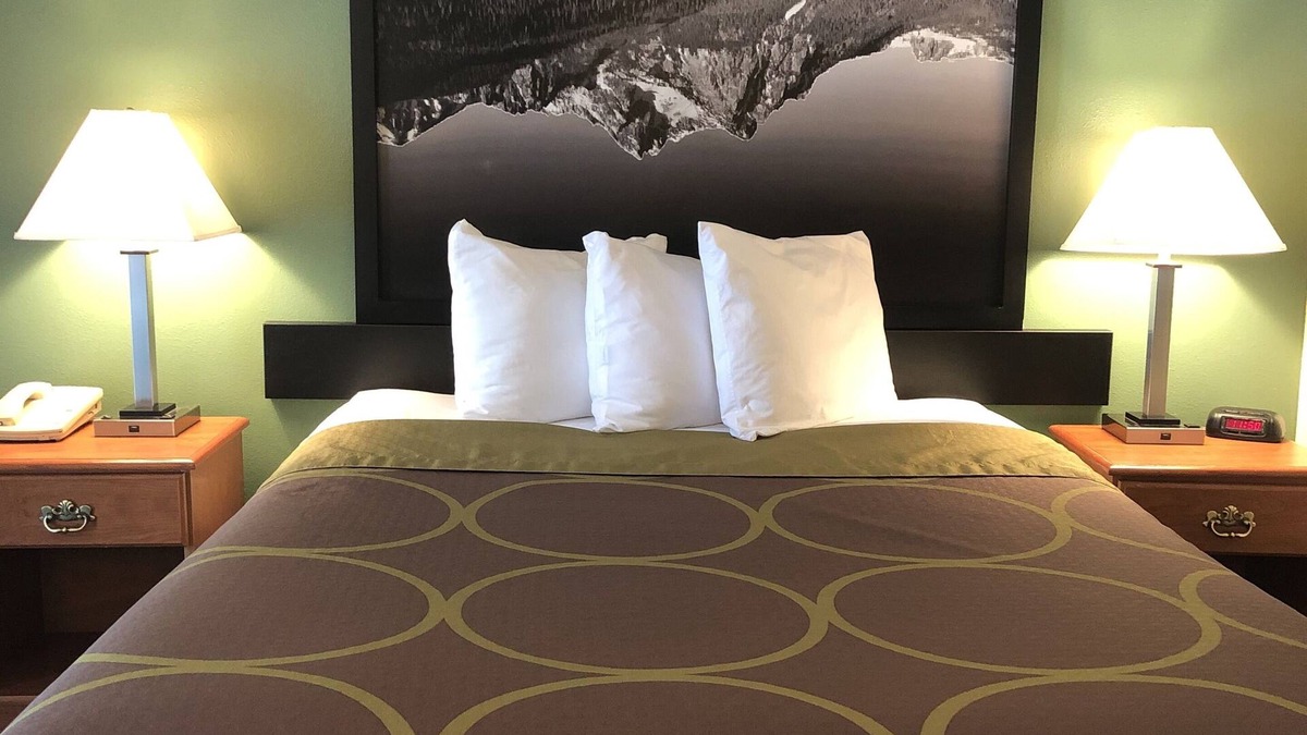 Salmon Hotel | Super 8 by Wyndham Salmon