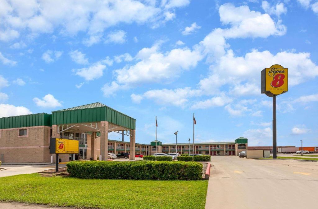 Seguin Hotel | Super 8 by Wyndham Seguin