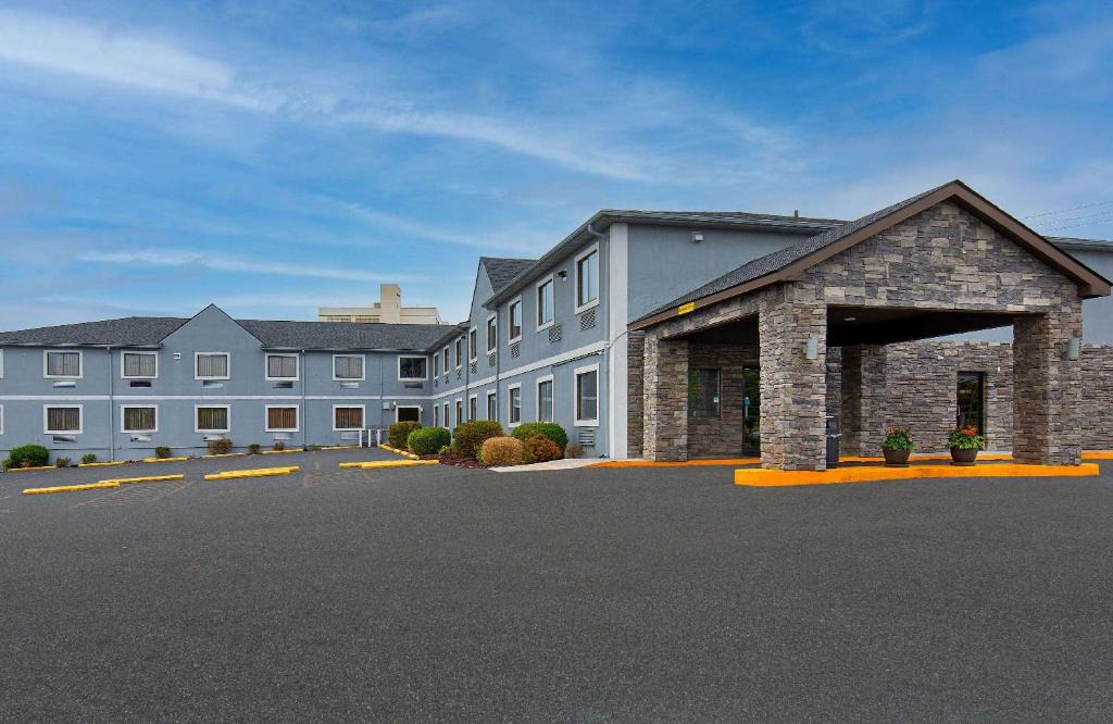 Somerset Hotel | Super 8 by Wyndham Somerset