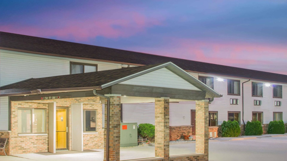 Story City Hotel | Super 8 by Wyndham Story City