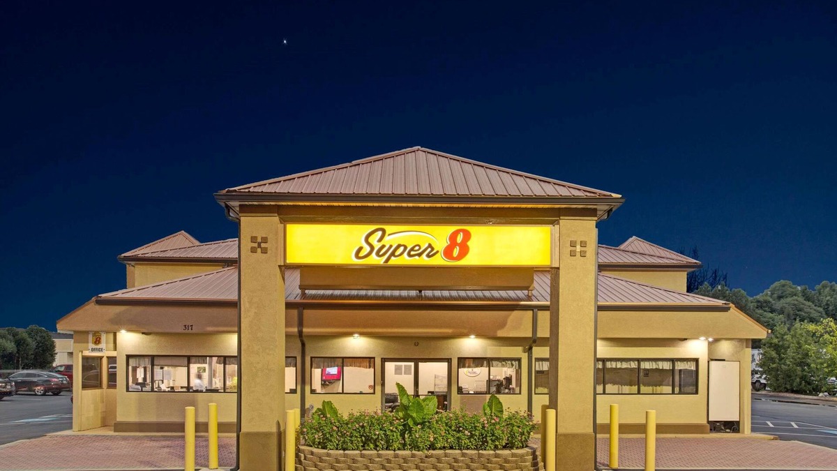 Suwanee Hotel | Super 8 by Wyndham Suwanee