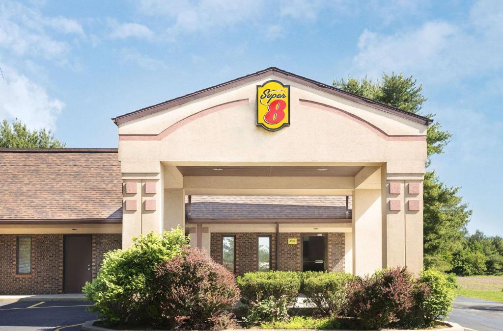 Taylorville Hotel | Super 8 by Wyndham Taylorville IL