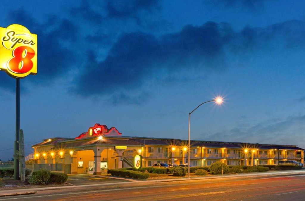 Downtown Tucson Hotel | Super 8 by Wyndham Tucson Downtown Convention Center
