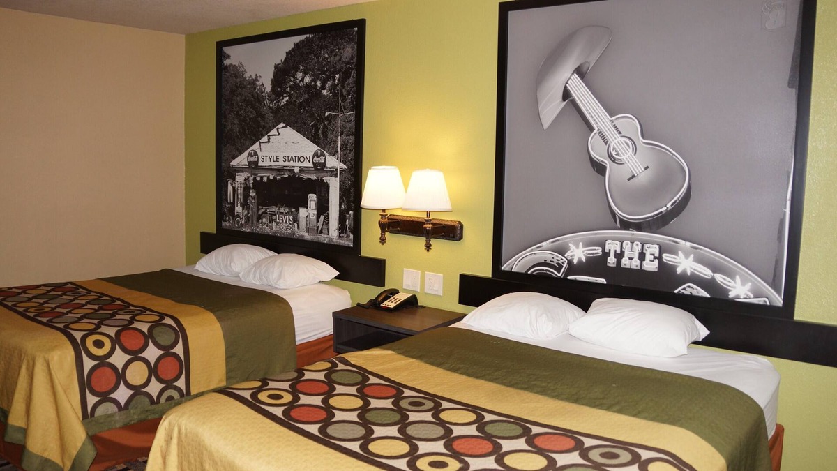 Farmers Branch Hotel | Super 8 by Wyndham Farmers Branch/North Dallas