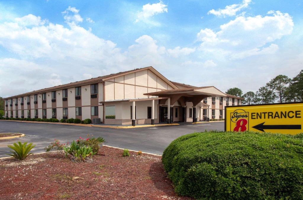 Waycross Hotel | Super 8 by Wyndham Waycross GA