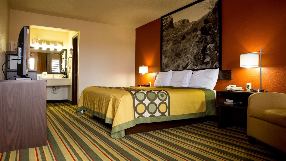 Woodward Hotel | Super 8 by Wyndham Woodward