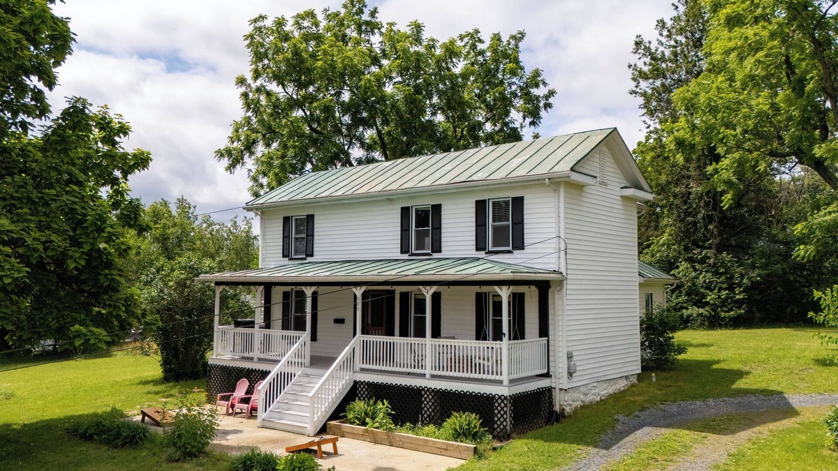 Luray Other | Super Cozy 5 Acre Farmhouse in Luray - Close to Everything