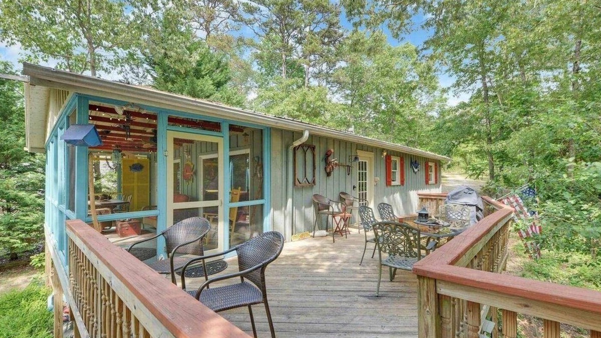 Reed Creek House | SUPER CUTE On the lake, Deep Water quiet cove; DOG FRIENDLY, easy walk to lake