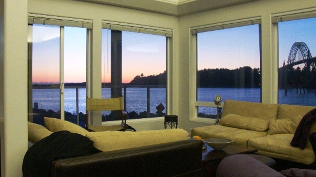 Newport House | Super Fall Savingsn @ Iconic & Fun Spacious Ocean house & location-Great Views!