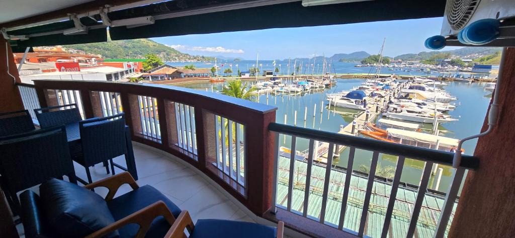 Marinas Apartment | SUPER FLAT 180 graus em Angra dos Reis , Frente Mar na Marina Piratas com estacionamento gratuito
