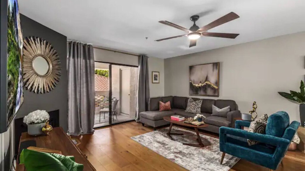Camelback East Condo | Super Host w/23 reviews on Airbnb! Fantastic Location- Biltmore Luxury Condo