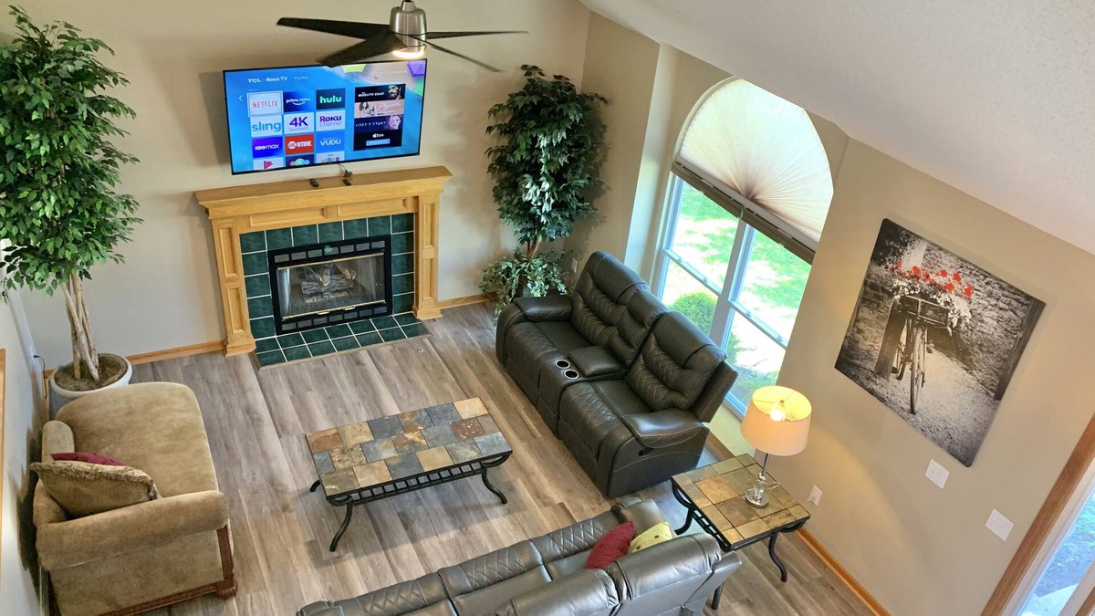 Lee's Summit House | Super location! Quite & Clean, Rock Island Walking & Biking trail. Nice Game Rm.