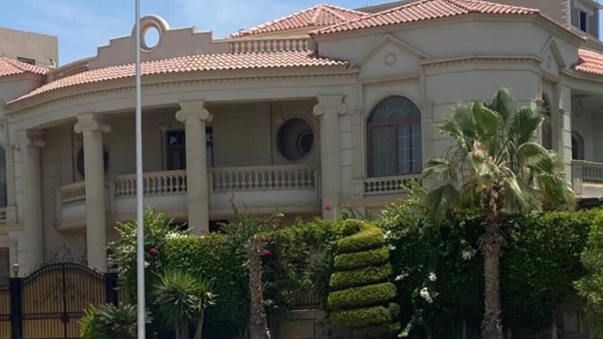 New Cairo Villa | Super luxurious villa with large landscape areas. Free Continental Breakfast.