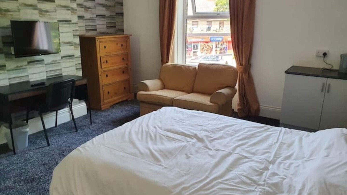 Huddersfield Bed & Breakfast | Super Sized Family Room +ensuite