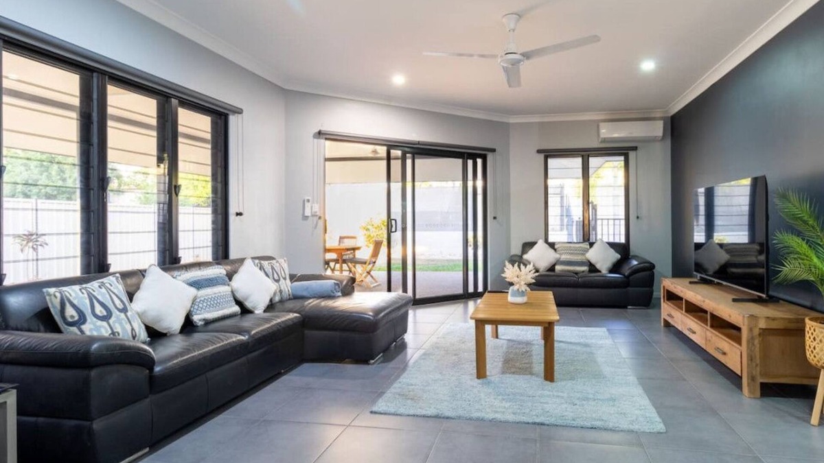 Johnston House | Super Spacious Modern Home with Pool
