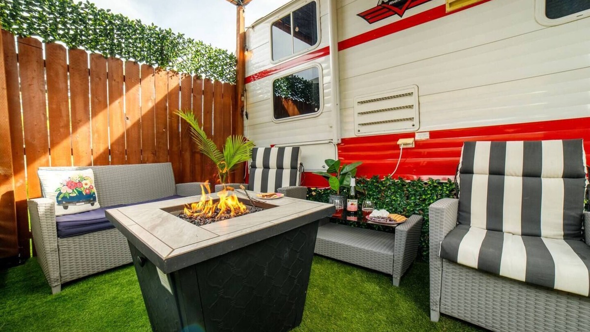 Granite Hills House | Super Spring sale on Flashback Fun in Daisy!