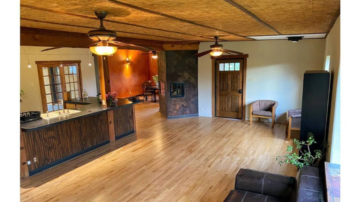 San Lorenzo House | Super Swank Family Gathering 5 Bedroom Big Kitchen