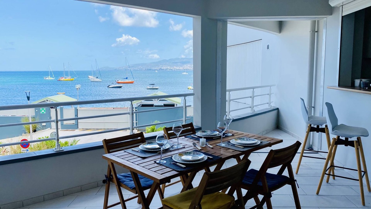 Trois-Ilets Apartment | Super T3 Neuf les Pieds Dans L'eau, Terrasse 4 Pers, vue mer = TOP Vacances