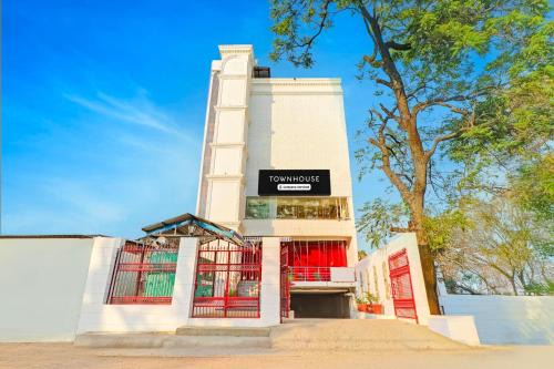 Dehradun Hotel | Super Townhouse Patel Nagar Near Saharanpur Chowk Dehradun