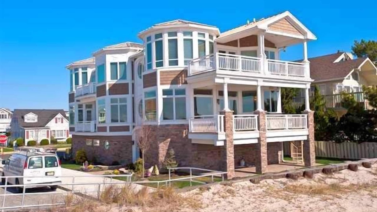 South End Condo | Super upscale, one of a kind designed beach front property just steps away from the beach