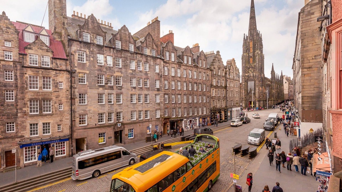 Old Town Apartment | Superb 1 bedroom + sofabed on the famous Royal Mile, 150 metres to Edinburgh Castle