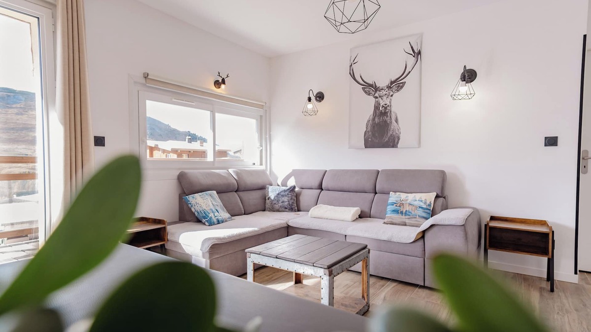 Mont-de-Lans Apartment | Superb 16/18 person apartment with sauna, at the foot of the chairlift, WiFi, table soccer