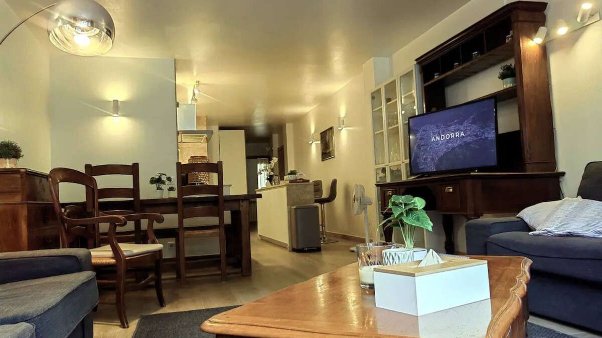 Les Escaldes Apartment | Superb 3-bedroom apartment with WiFi in Andorra la Vella, ski, Caldea
