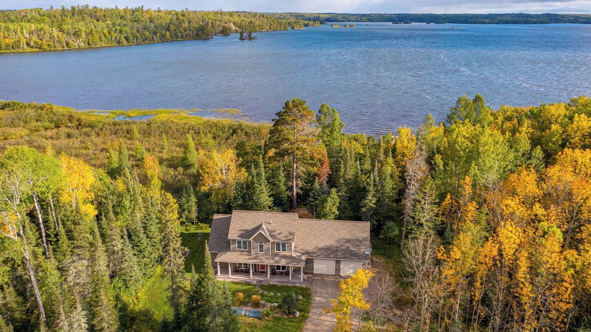Ely House | Superb 4-bedroom house on Shagawa Lake with dock, boat lift, and total comfort.
