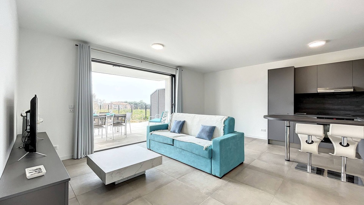 Molini Apartment | Superb air-conditioned apartment with terrace and grounds 5 minutes from the beach on foot