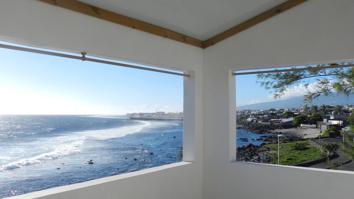 Saint-Pierre De La Reunion Apartment | Superb Apartment for 2 people facing the ocean Holy Land
