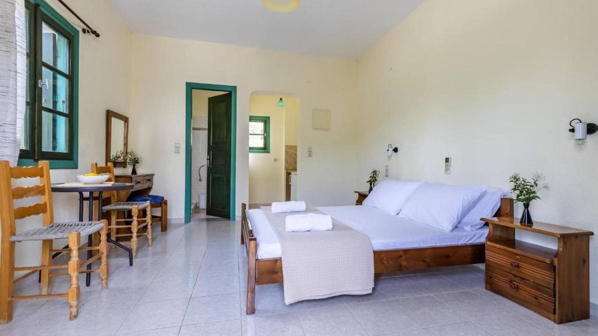 Stafylos Apartment | Superb apartment in Stafylos with balcony