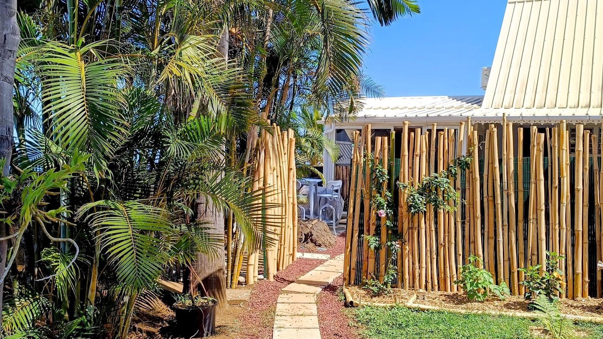 Saint-Paul Apartment | Superb apartment, terrace, garden, 10 min. from beaches Saint-Gilles-Les-Bains