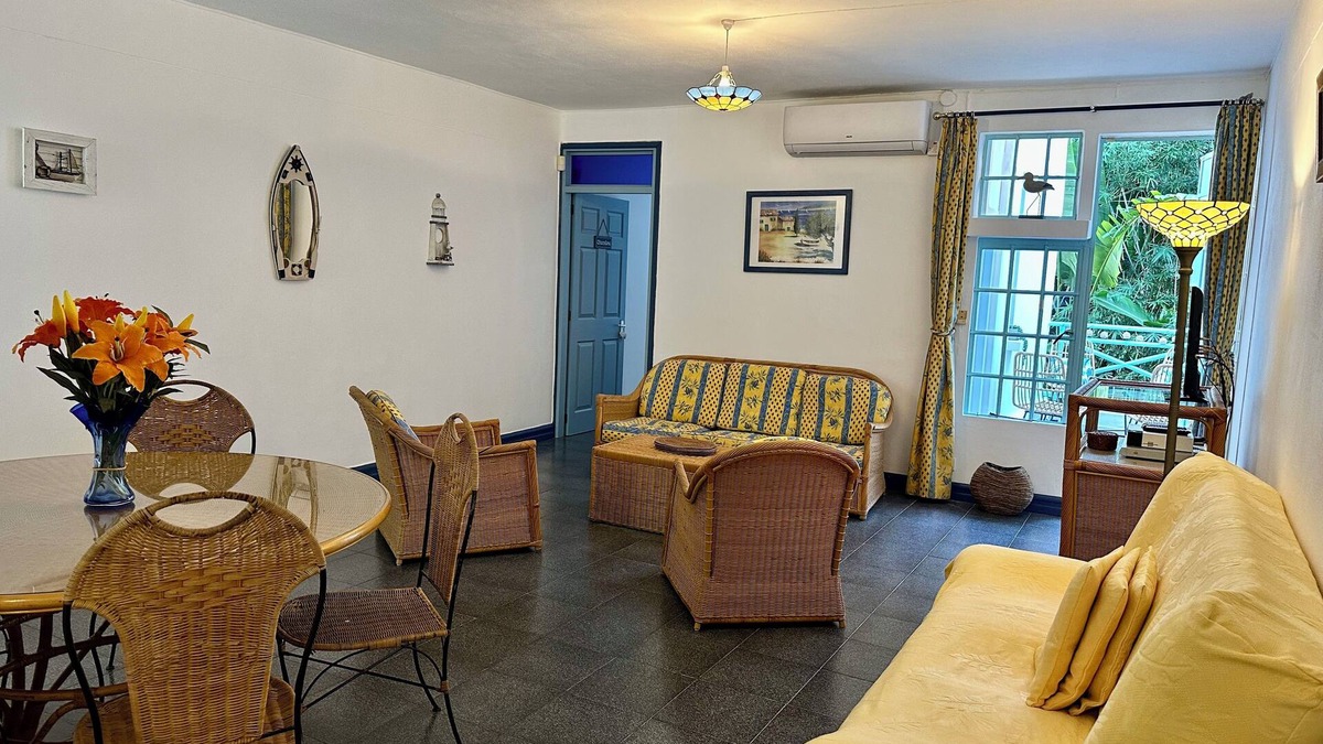 Pereybere Apartment | Superb apartment with pool, 3 minutes walk to beaches, restaurants & amenities