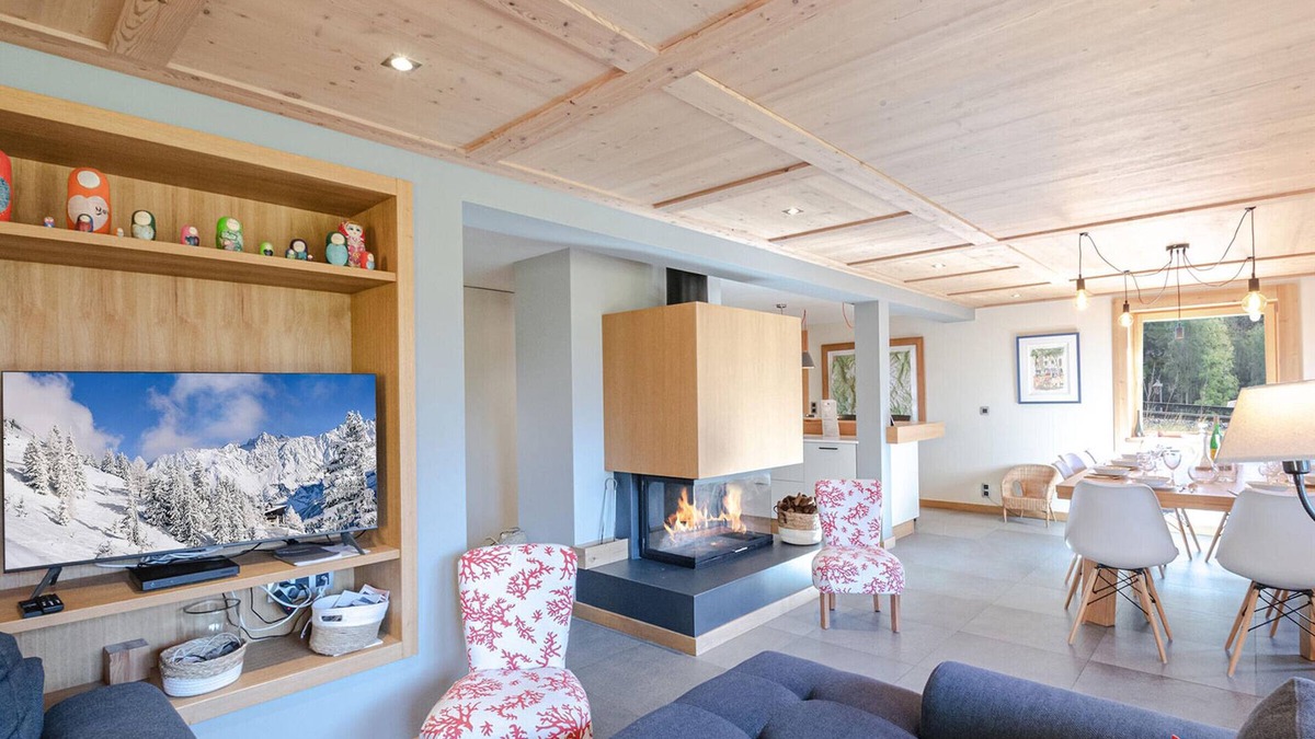 Les Tines Ski Chalet | Superb chalet with large garden, 5 bedrooms, parking and WiFi