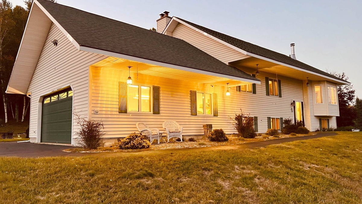 Johnsburg Ski Chalet | Superb Chalet Near Gore Ski Resort, Hot Tub, Game Room, Firepit and Fireplace