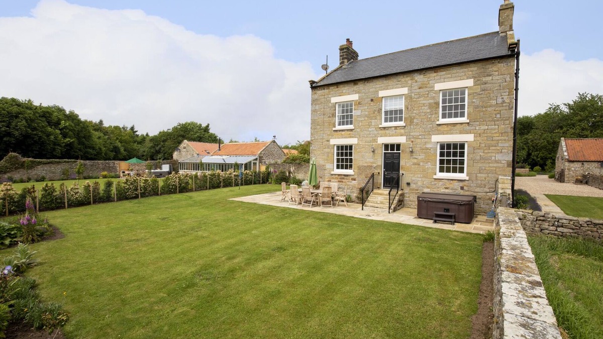 Scarborough House | Superb Georgian farmhouse with breathtaking views over North York Moors