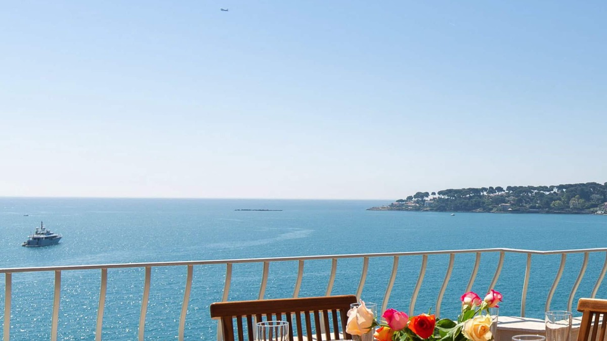 Antibes Old Town House | Superb house with sea view, 3 bedrooms, 3 bathrooms, jacuzzi, sauna, Old Town
