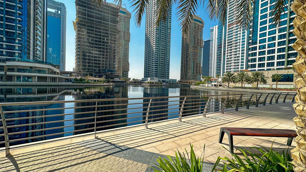 Jumeirah Lake Towers Apartment | Superb Lake Views from this 2BR Apt in JLT