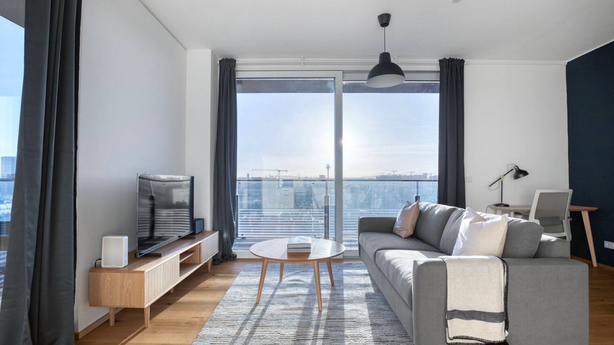 Erdberg Apartment | Superb Landstraße 1BR w/Roof Pool & Doorman, nr Metro, by Blueground