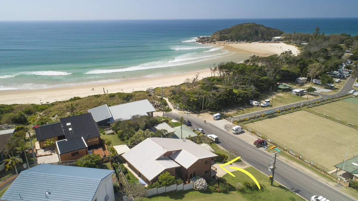 Scotts Head House | Superb location for Surfers, point view and 30 steps to the Beach!