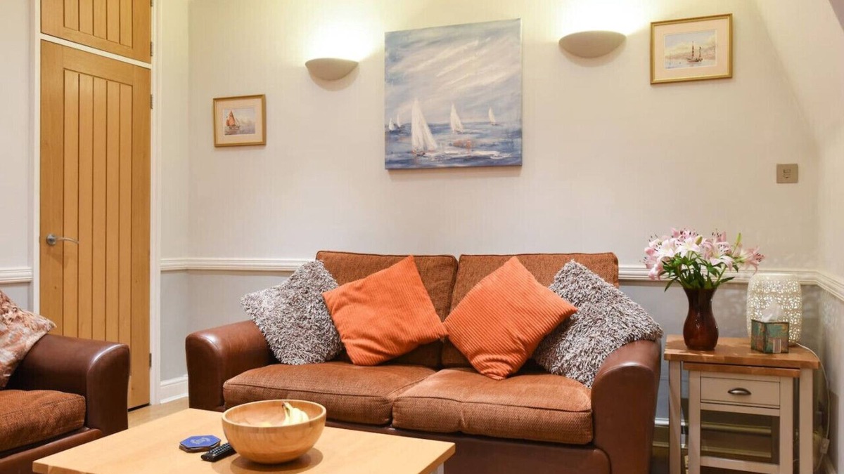 Old Portsmouth Condo | Superb location 1bedroom apt sleeps 4 w/Parking!