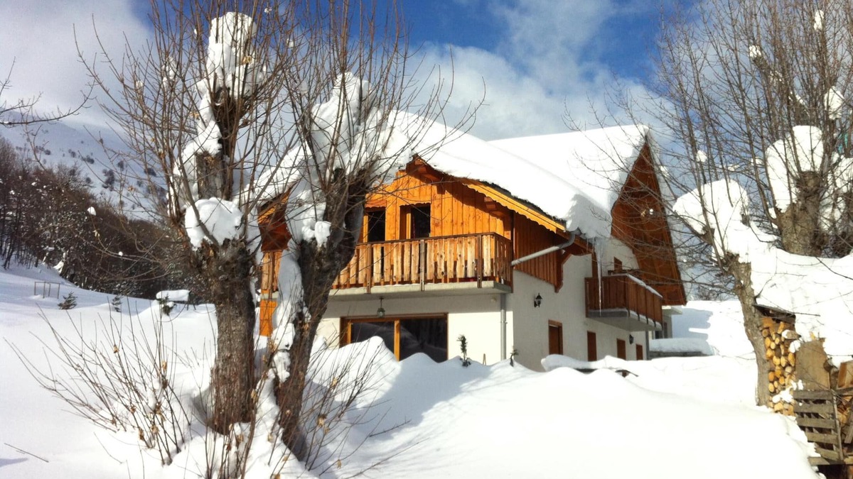 Valloire House | superb mountain chalet, quiet location not far from amenities.