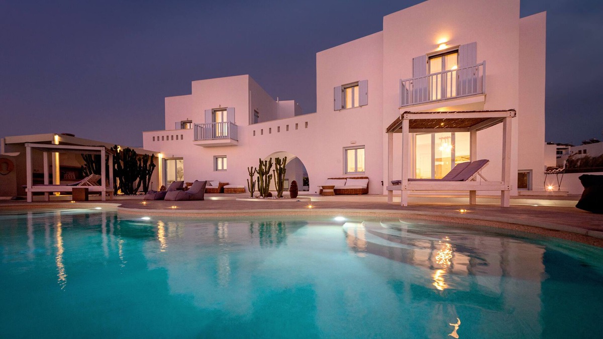 Agia Anna Villa | SUPERB NEW VILLA WITH POOL, CLOSE TO THE BLUE FLAG BEACH IN AGIA ANNA NAXOS