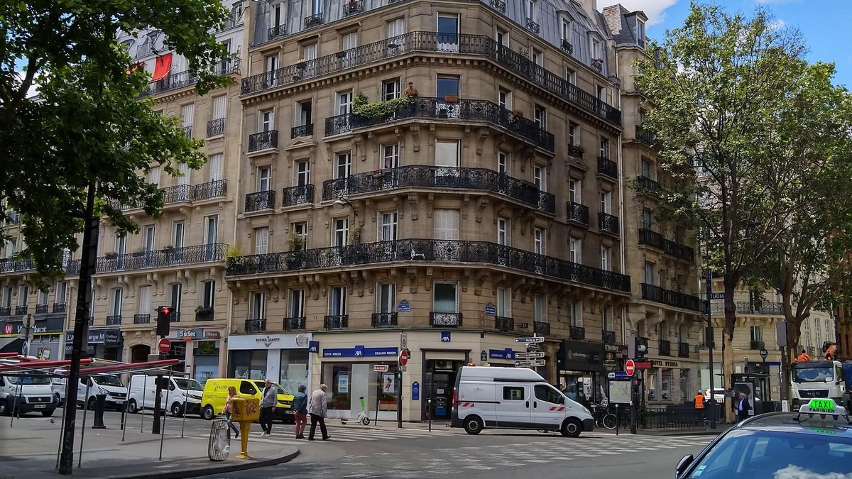 Quartier de la Monnaie Apartment | Superb Paris apartment in Latin Quarter on fabulous Boulevard Saint-Germain